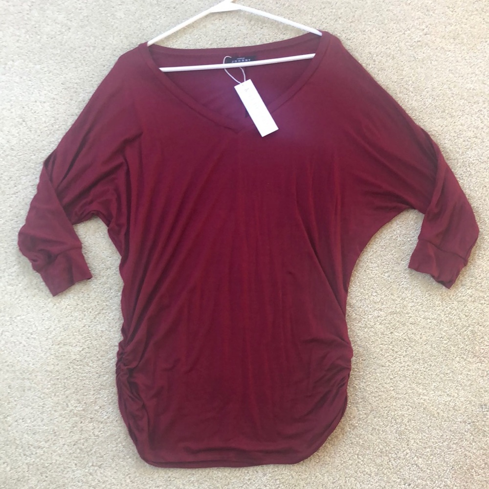 NWT XL Burgundy 3/4 sleeve v-neck with side shirring. Made by Johnny brand